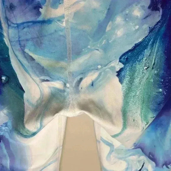 Athleta High Rise Fuji Chaturanga Cropped Capri Legging Size Medium Blue White - Picture 9 of 11